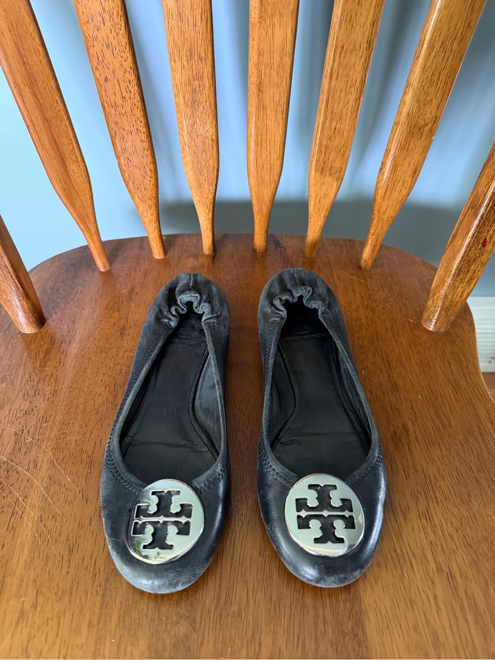 Tory Burch Black Leather Logo Ballet Flats - Picture 2 of 4